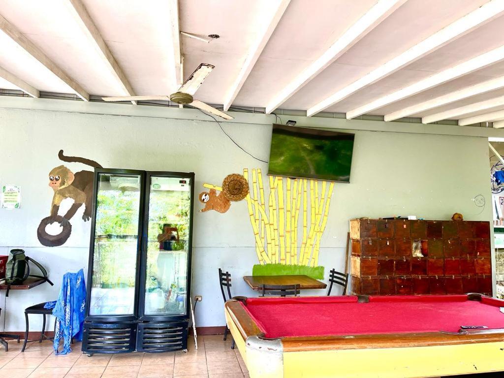 New Hostel Manuel Antonio, Meet New People Dış mekan fotoğraf